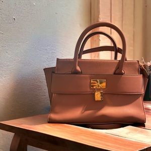 Guess hand or side body purse. New no tags